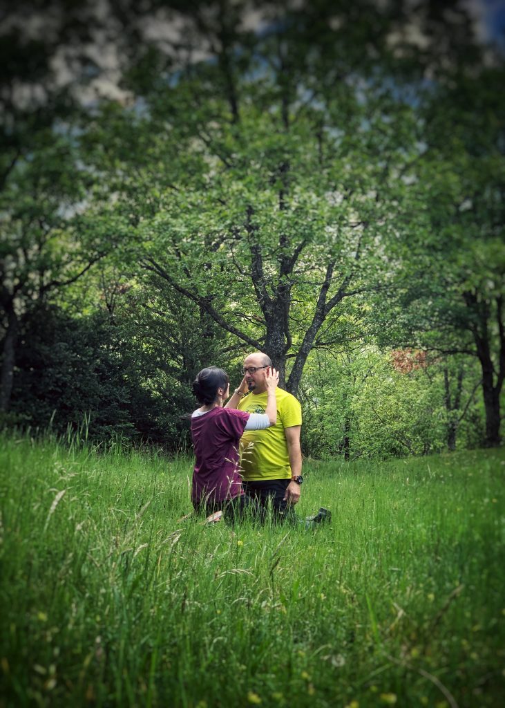 imagen durante un retiro de pareja en la naturaleza